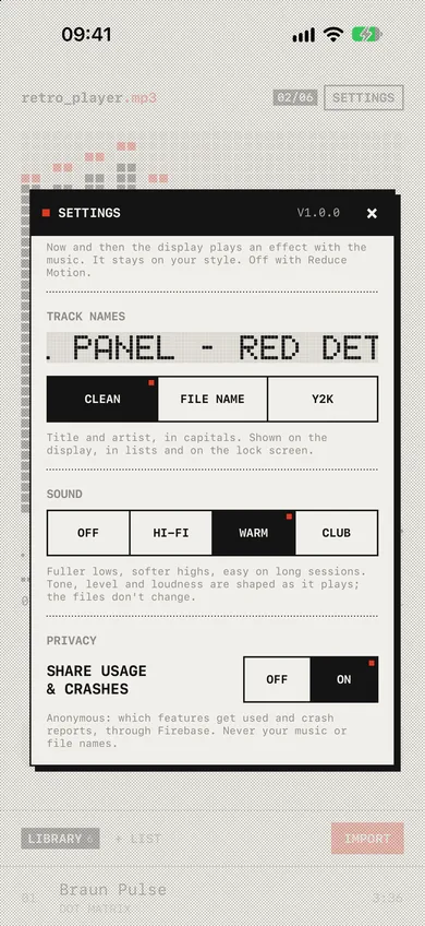 Settings, with the display style picker, track names and Sound set to Warm.